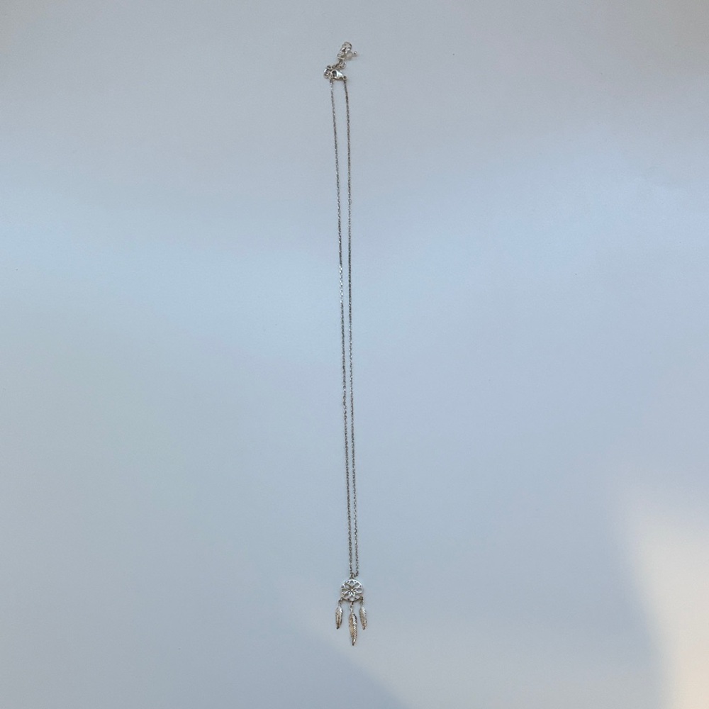 Elegant Silver Necklace with Crystal Accents